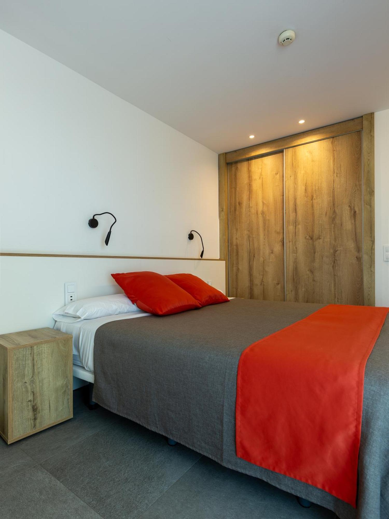 Apartamentos Sunway Apollo シッチェス エクステリア 写真